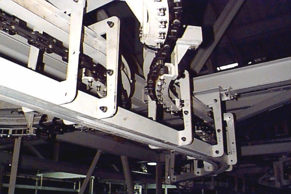 Overhead chain conveyor